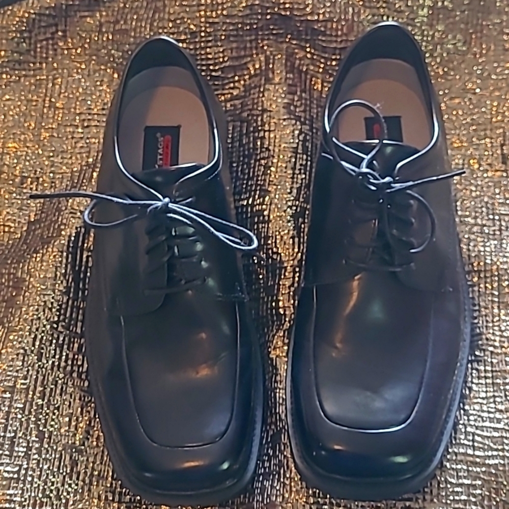 Mens leather dress shoes